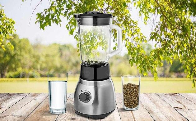 Вода и семена конопли для приготовления молока